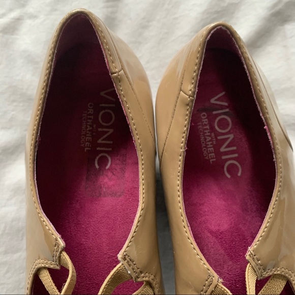Vionic Patent Leather Orthopedic Shoes. - Picture 7 of 7